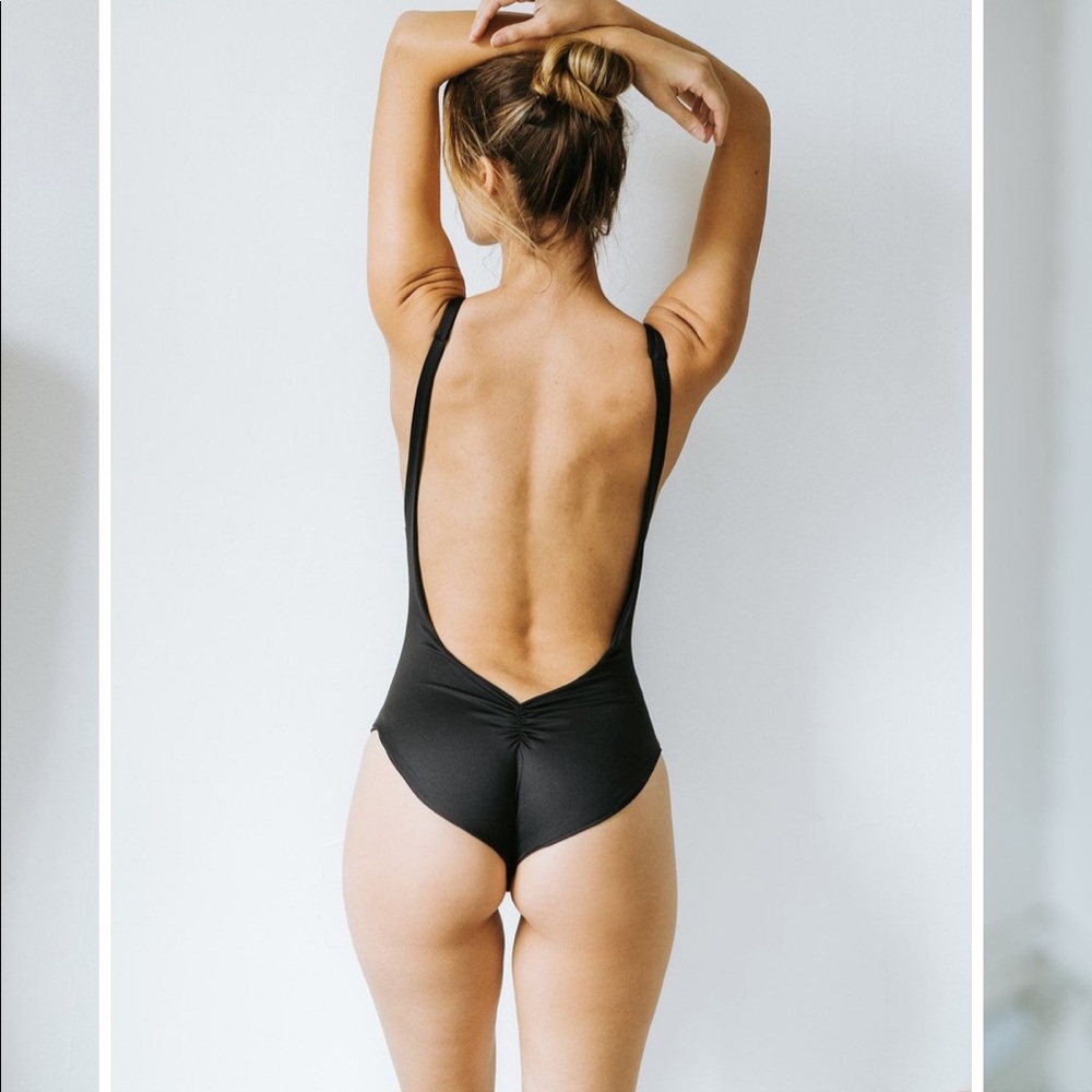 Londre Bodywear one piece minimalist swimsuit
